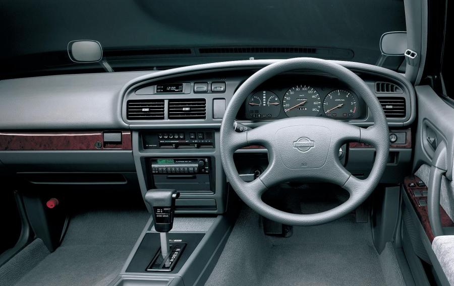 Торпедо Nissan Cedric (Y31) 1995 года  (фото 4 из 7)
